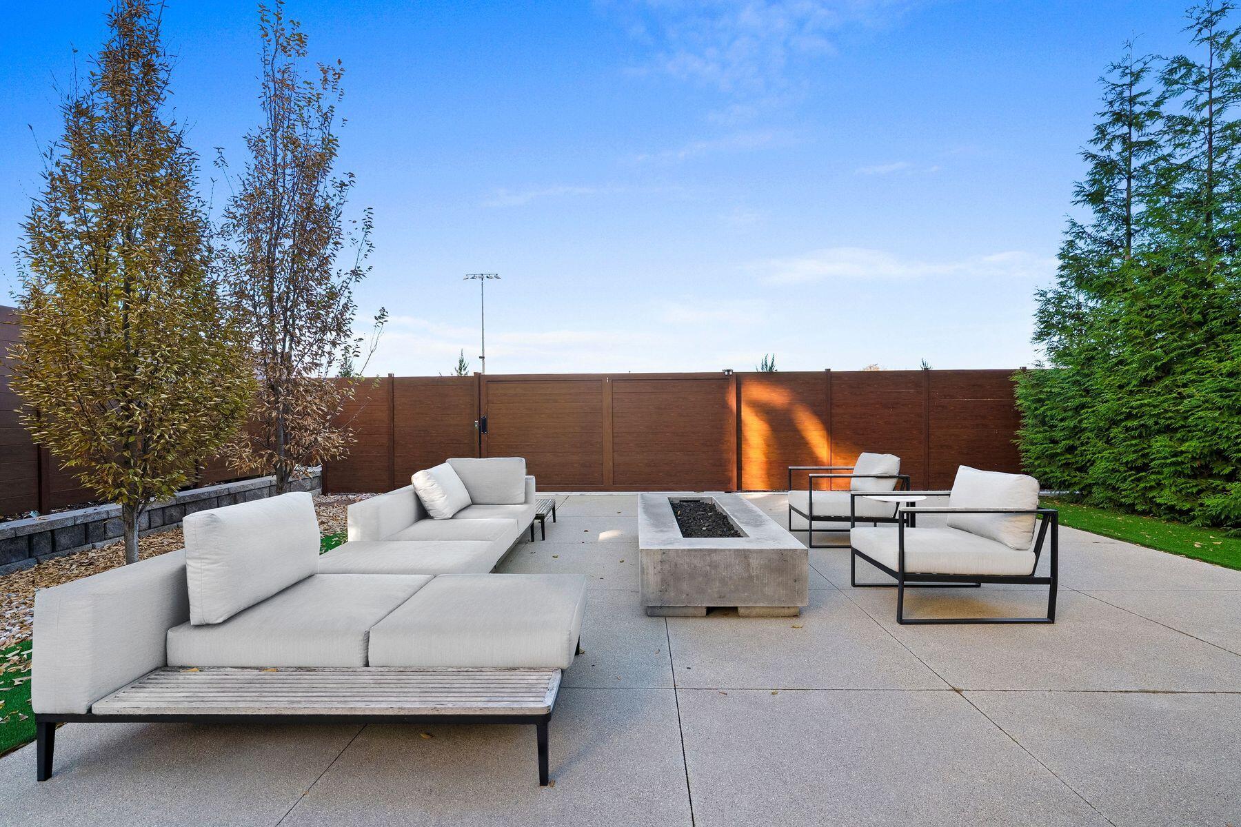 1110 Brookwood Dr