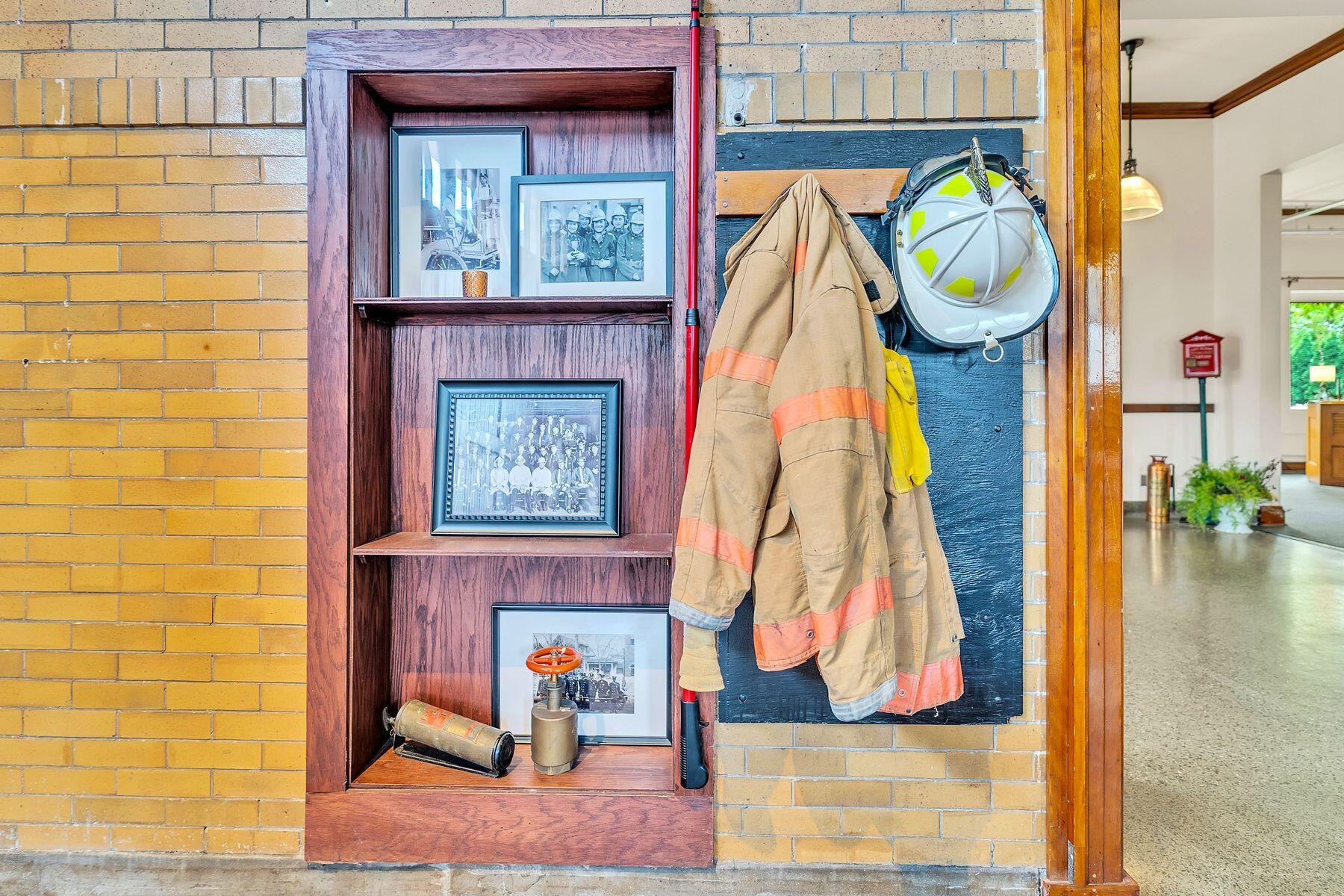 407 N Hawley Rd