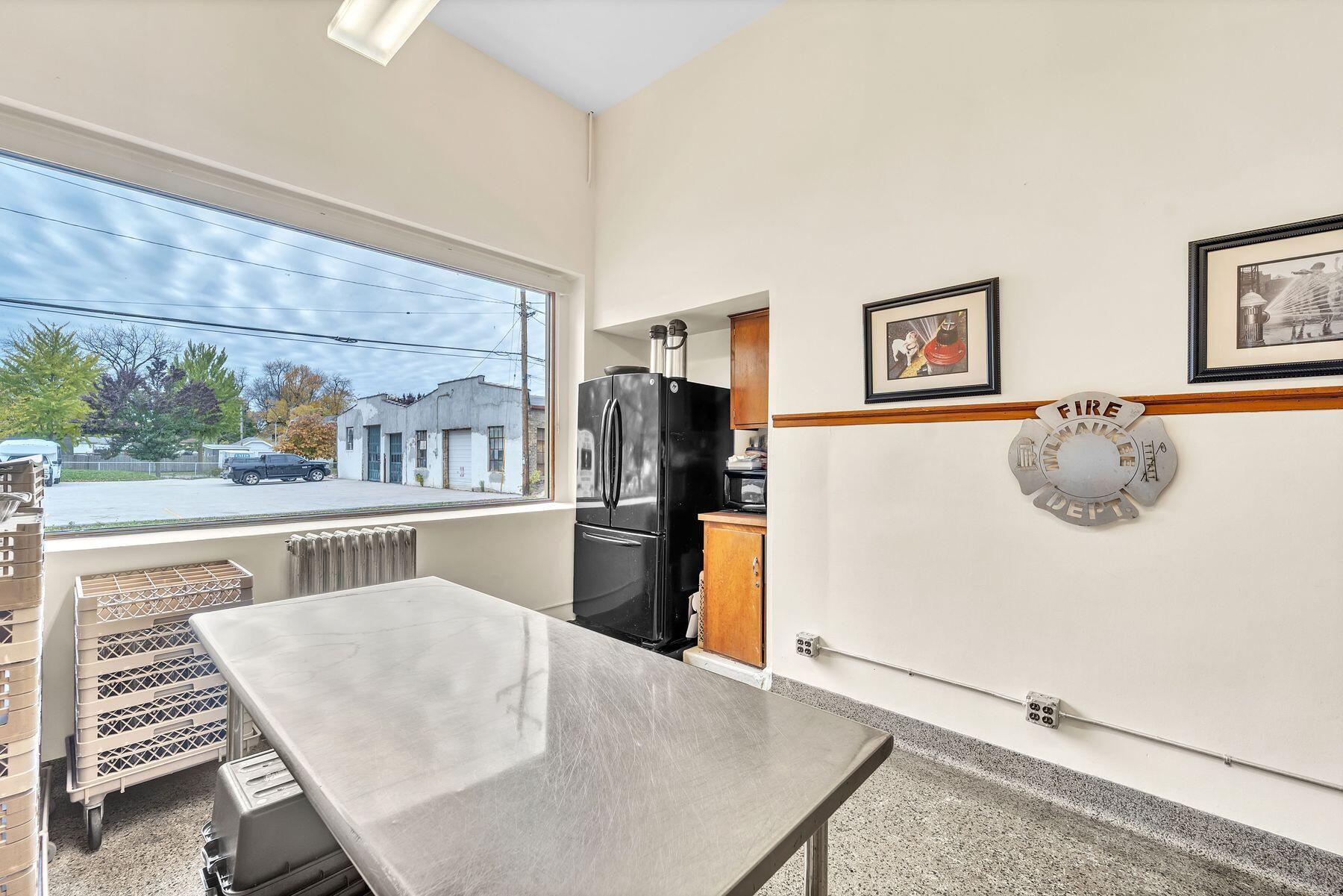 407 N Hawley Rd