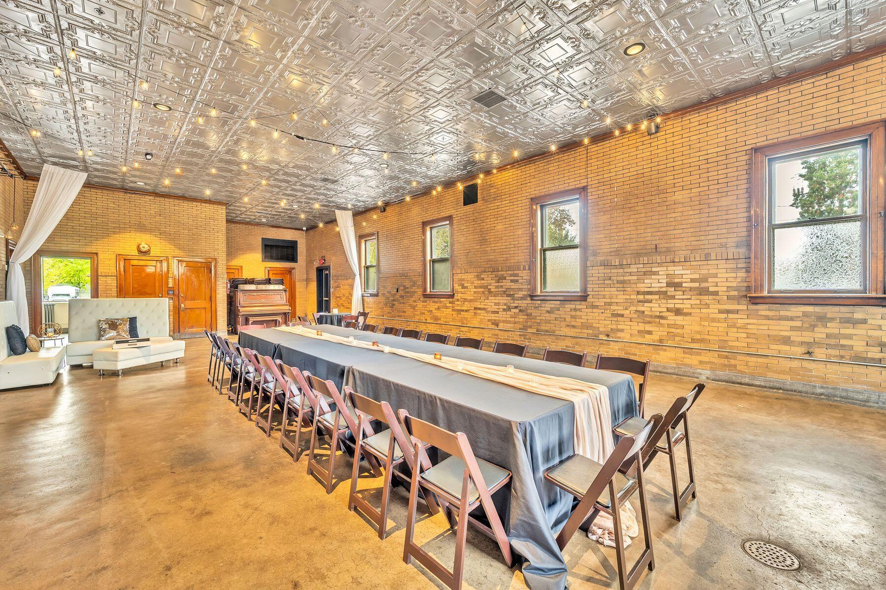 407 N Hawley Rd