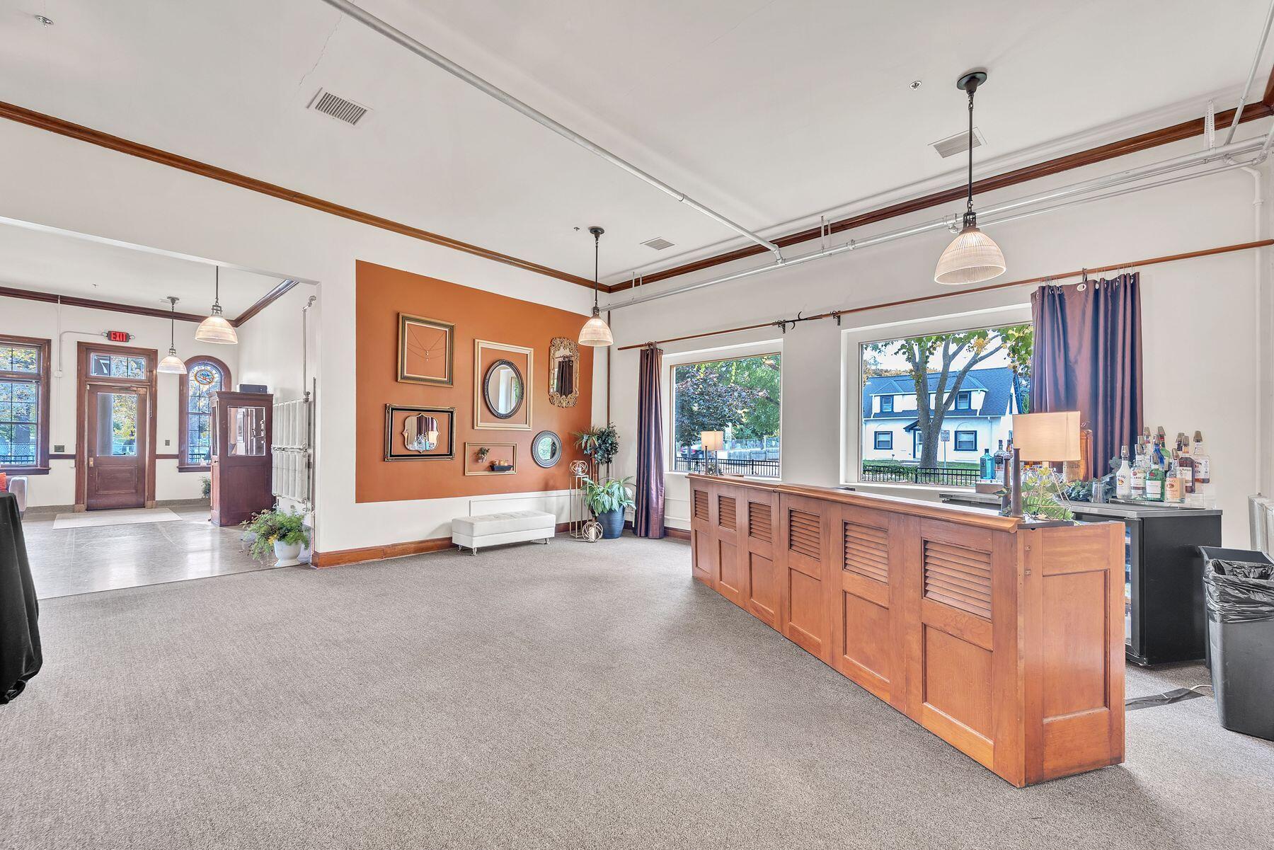 407 N Hawley Rd