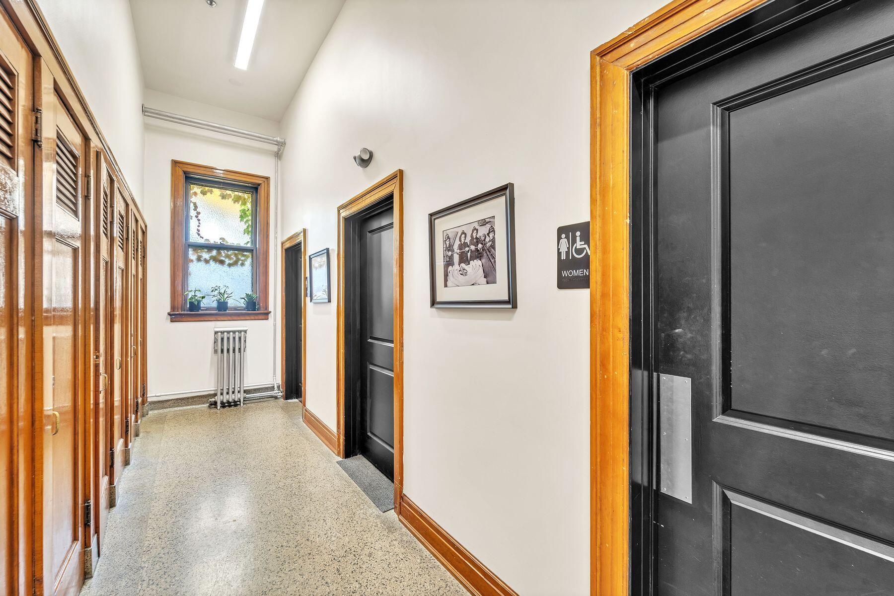 407 N Hawley Rd