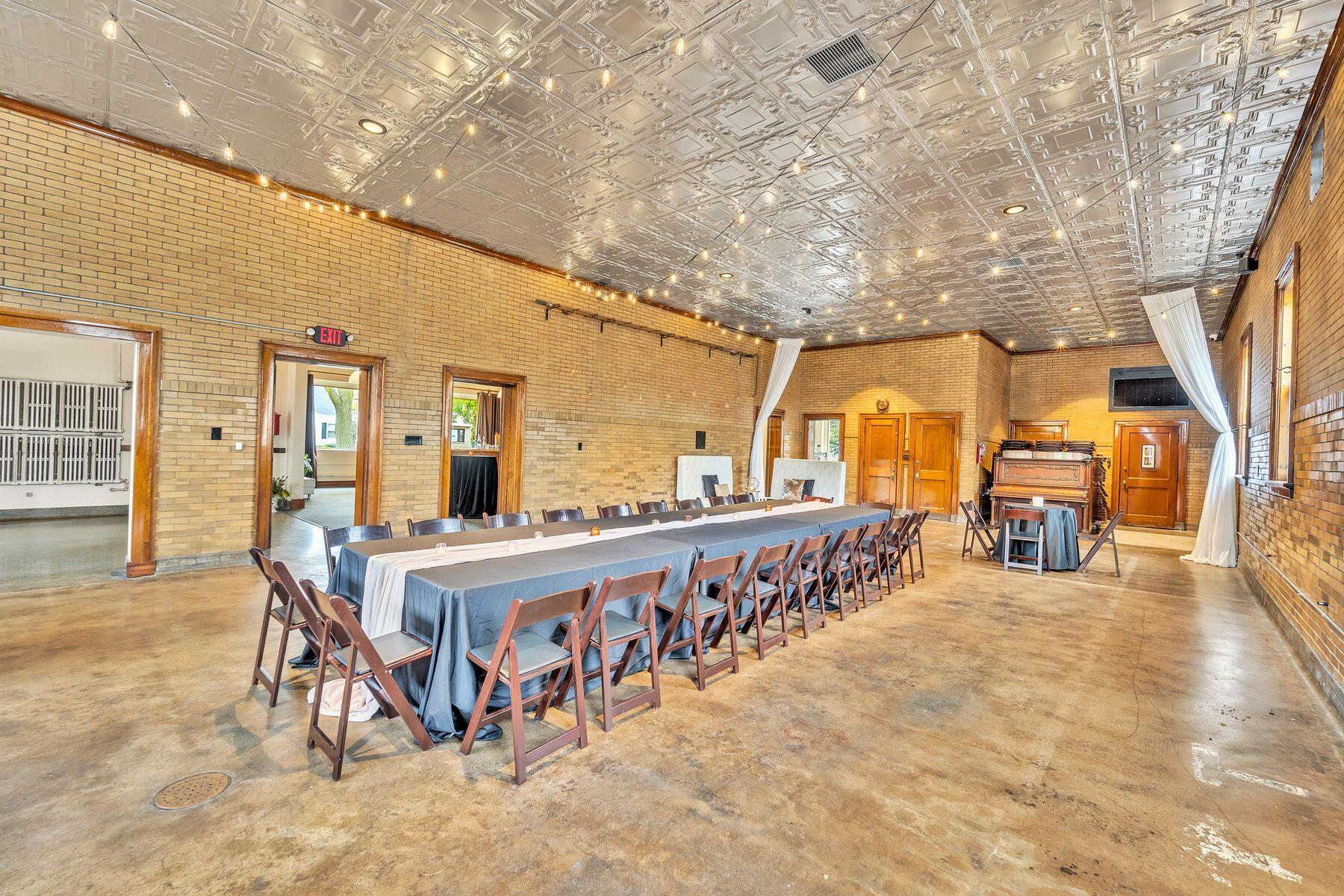 407 N Hawley Rd