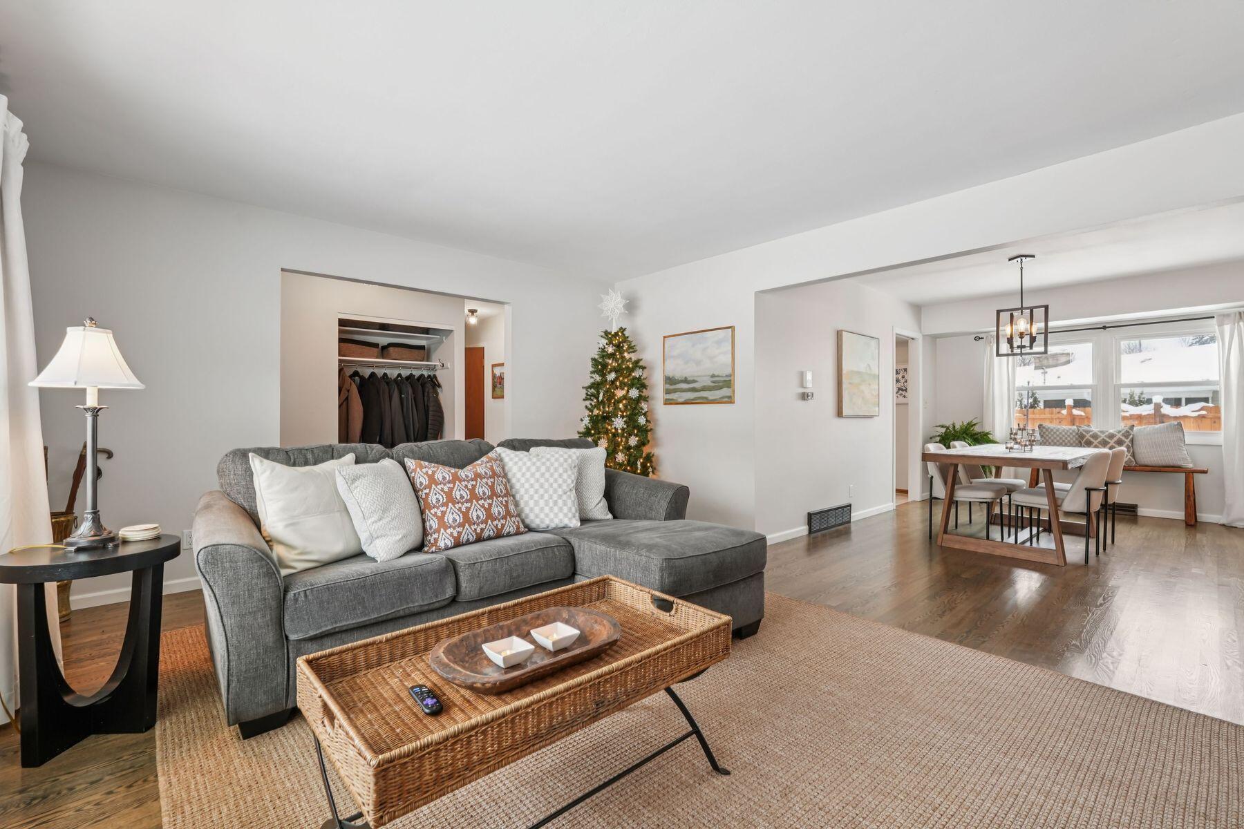 1213 W Glen River Rd