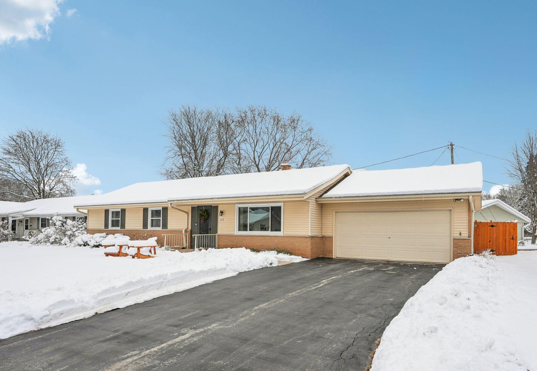 1213 W Glen River Rd