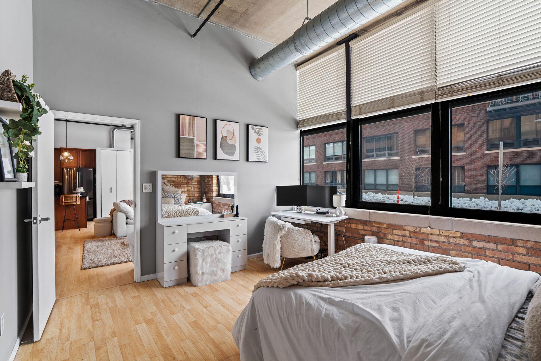 1924 N Hubbard St Unit: 101