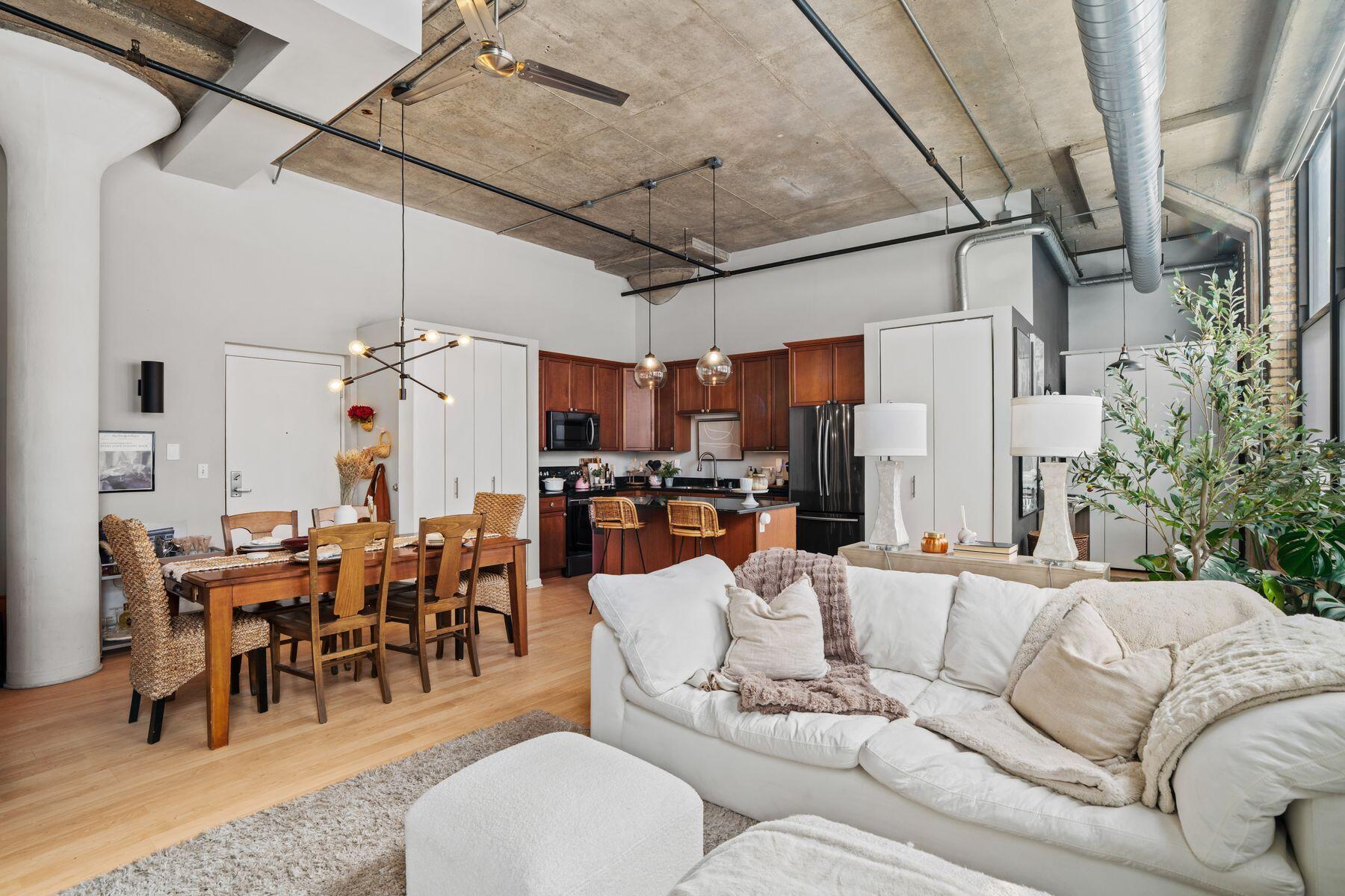 1924 N Hubbard St Unit: 101