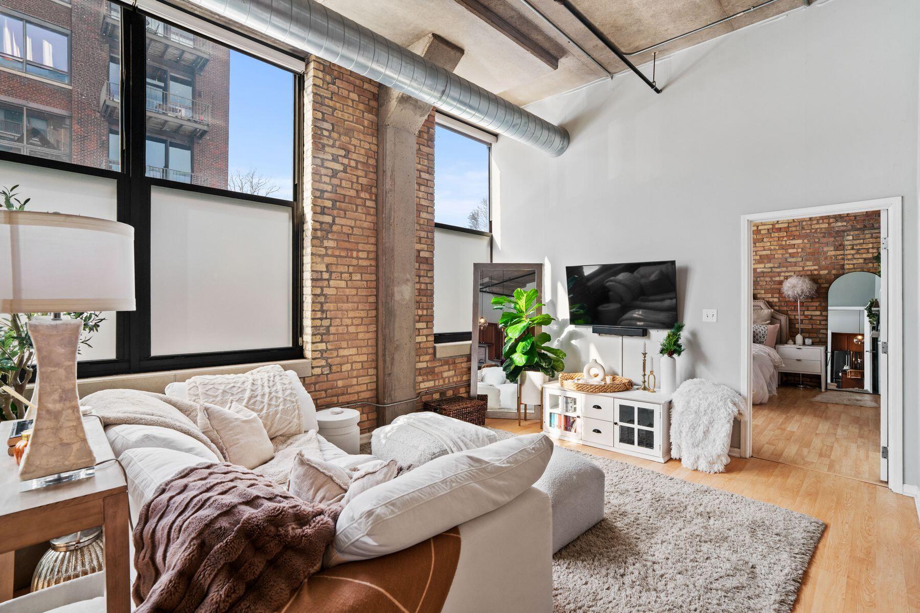 1924 N Hubbard St Unit: 101