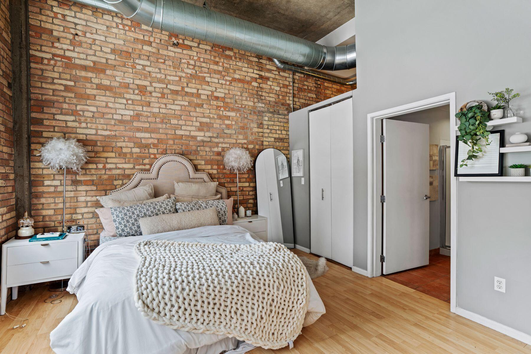 1924 N Hubbard St Unit: 101