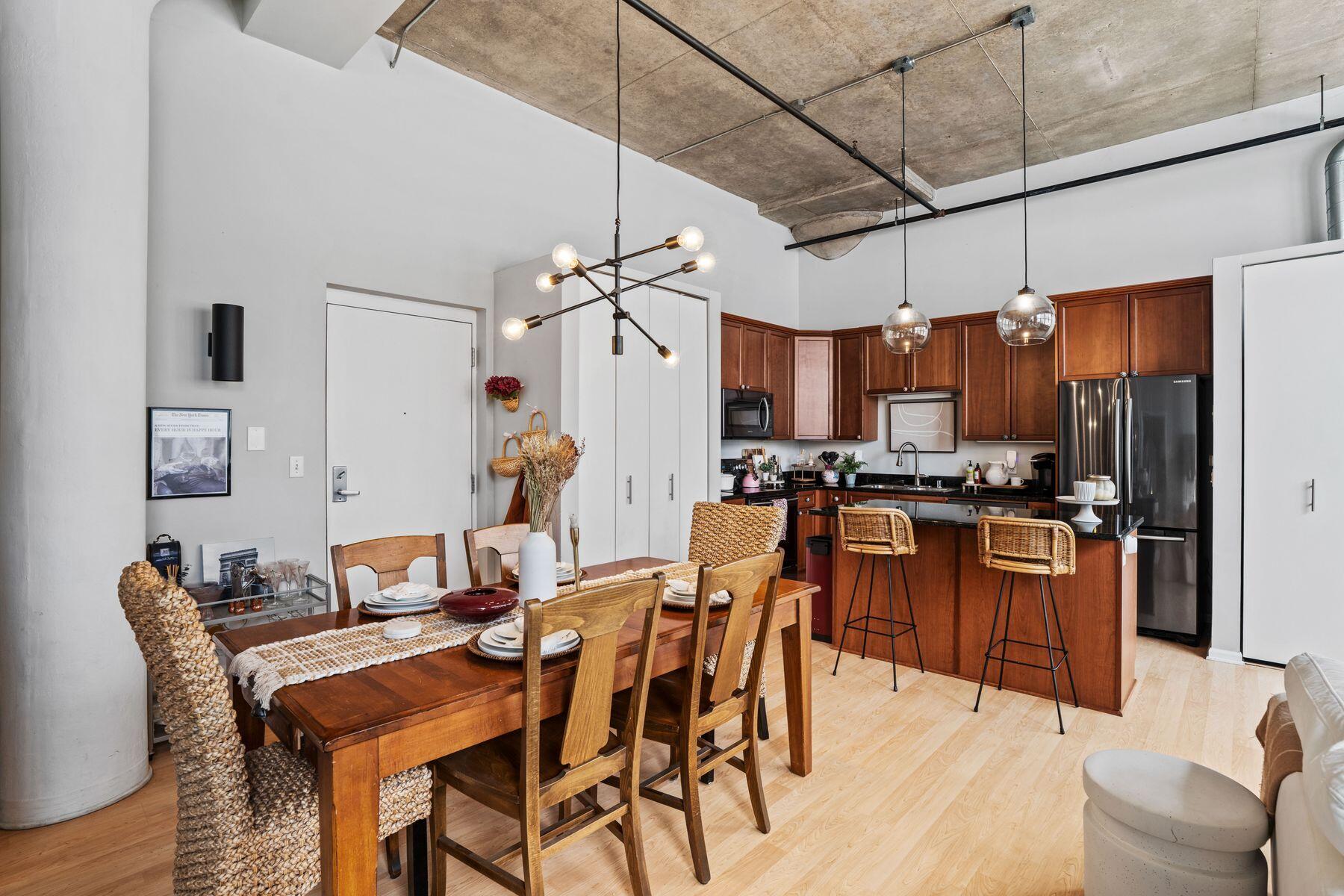 1924 N Hubbard St Unit: 101