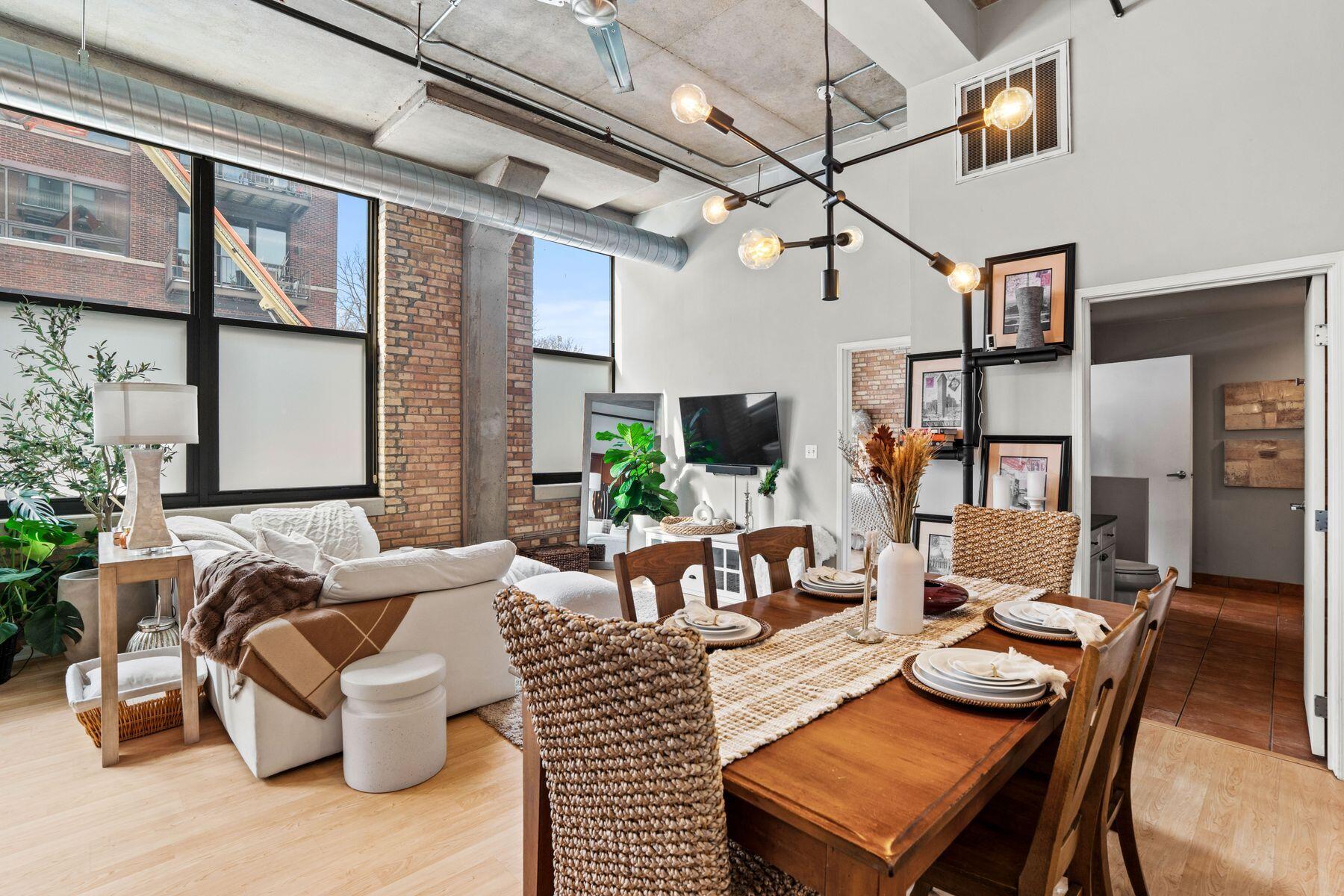 1924 N Hubbard St Unit: 101