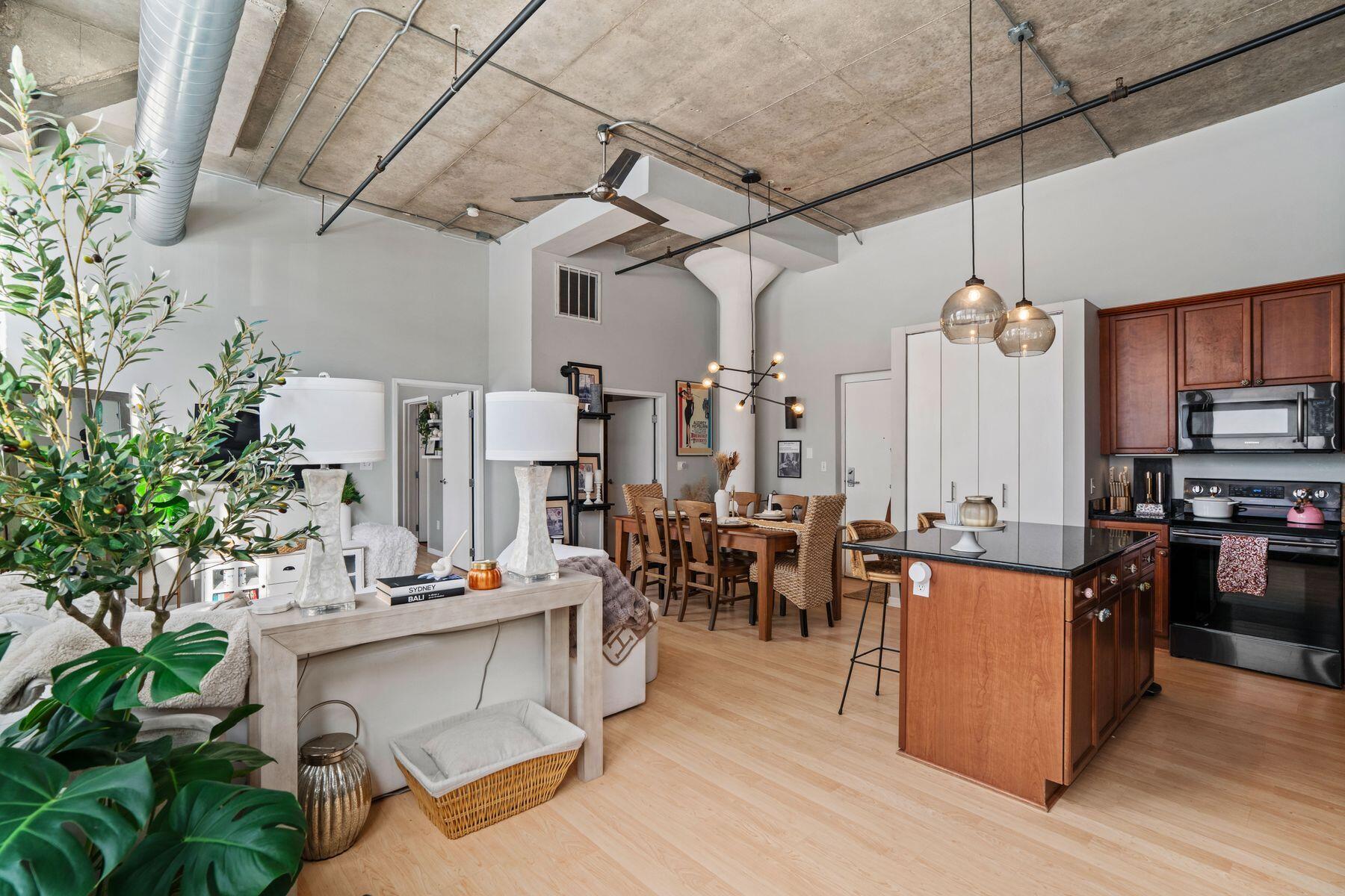 1924 N Hubbard St Unit: 101