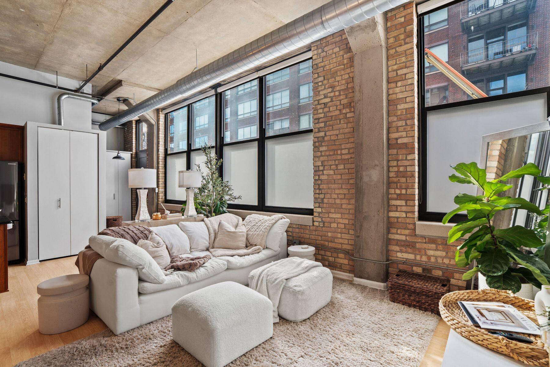 1924 N Hubbard St Unit: 101