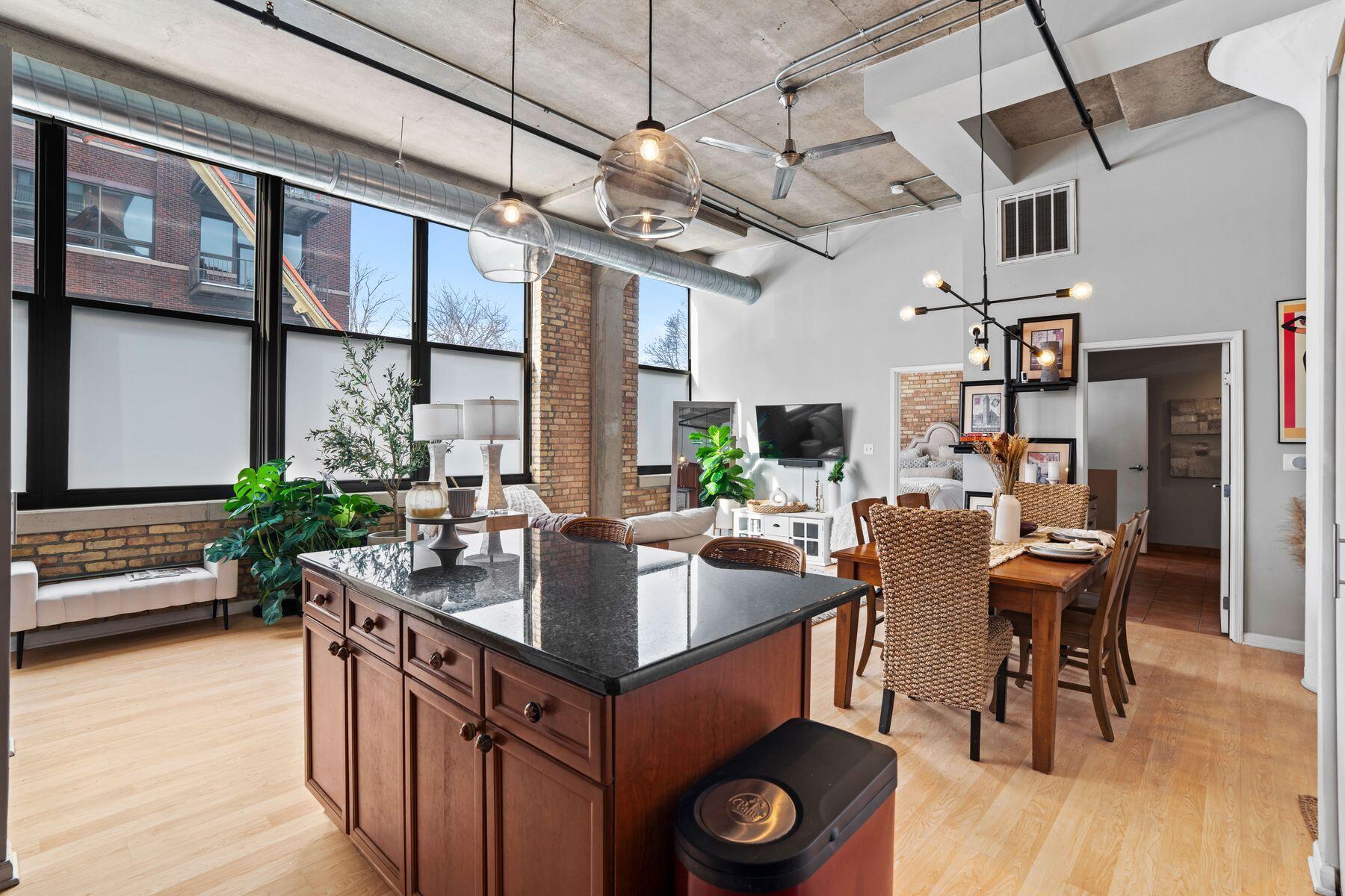 1924 N Hubbard St Unit: 101