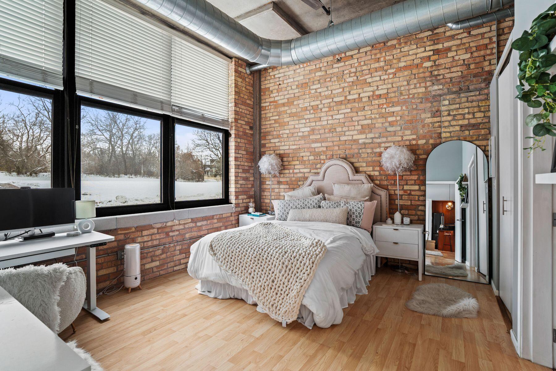 1924 N Hubbard St Unit: 101