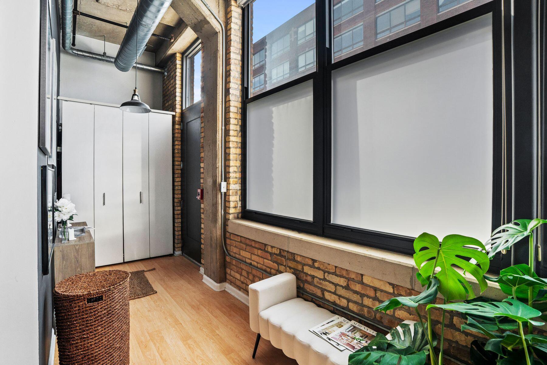 1924 N Hubbard St Unit: 101