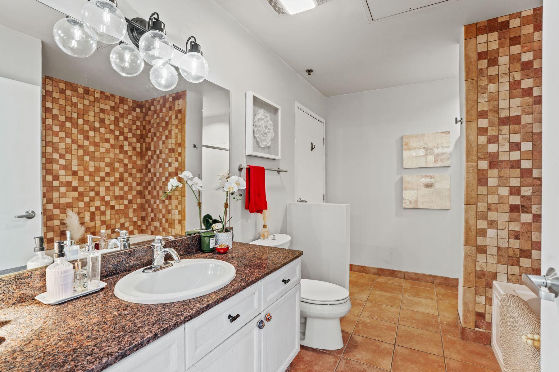 1924 N Hubbard St Unit: 101