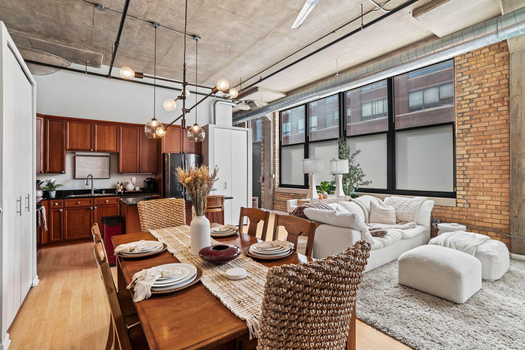 1924 N Hubbard St Unit: 101