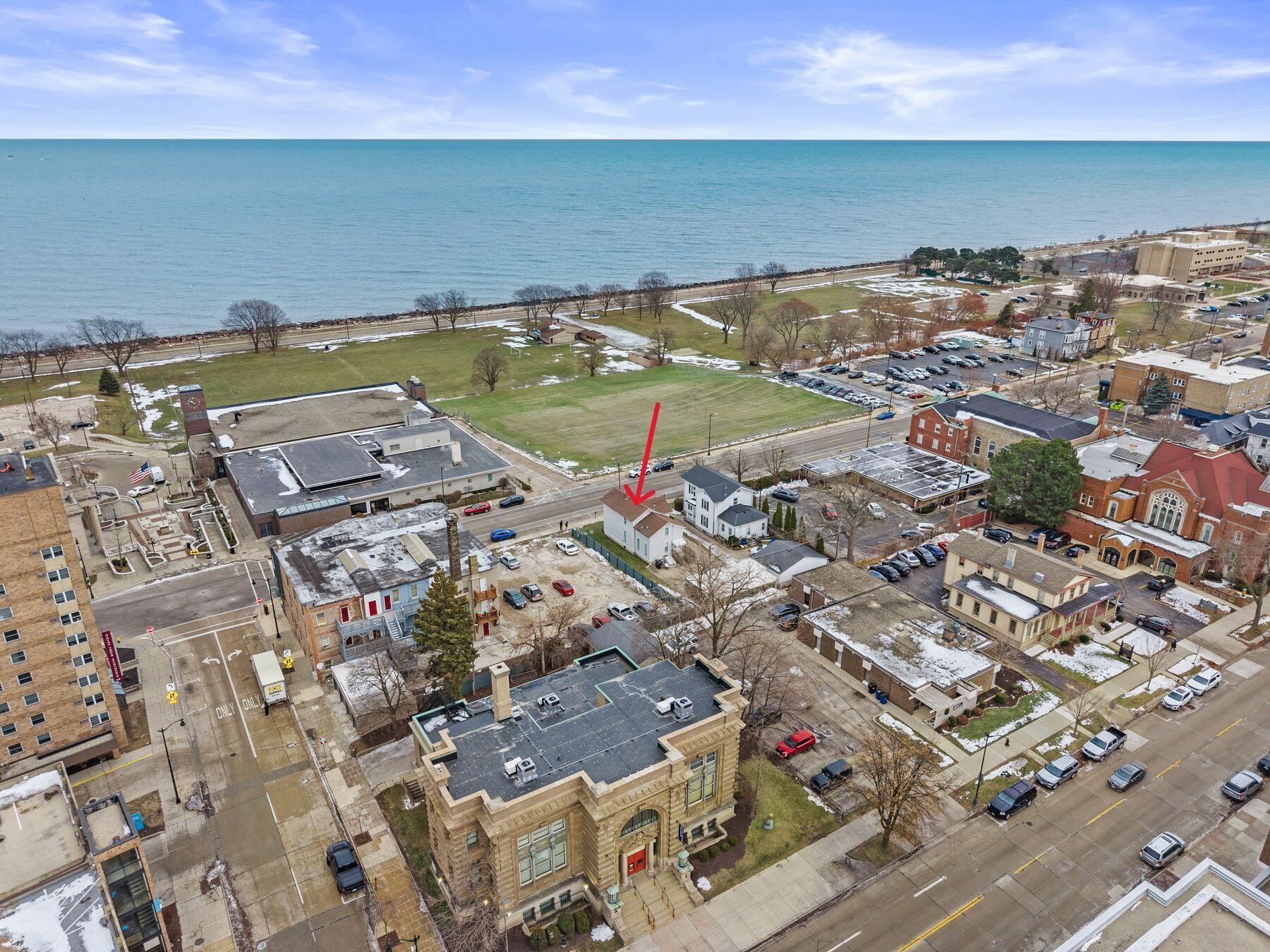 718 Lake Ave
