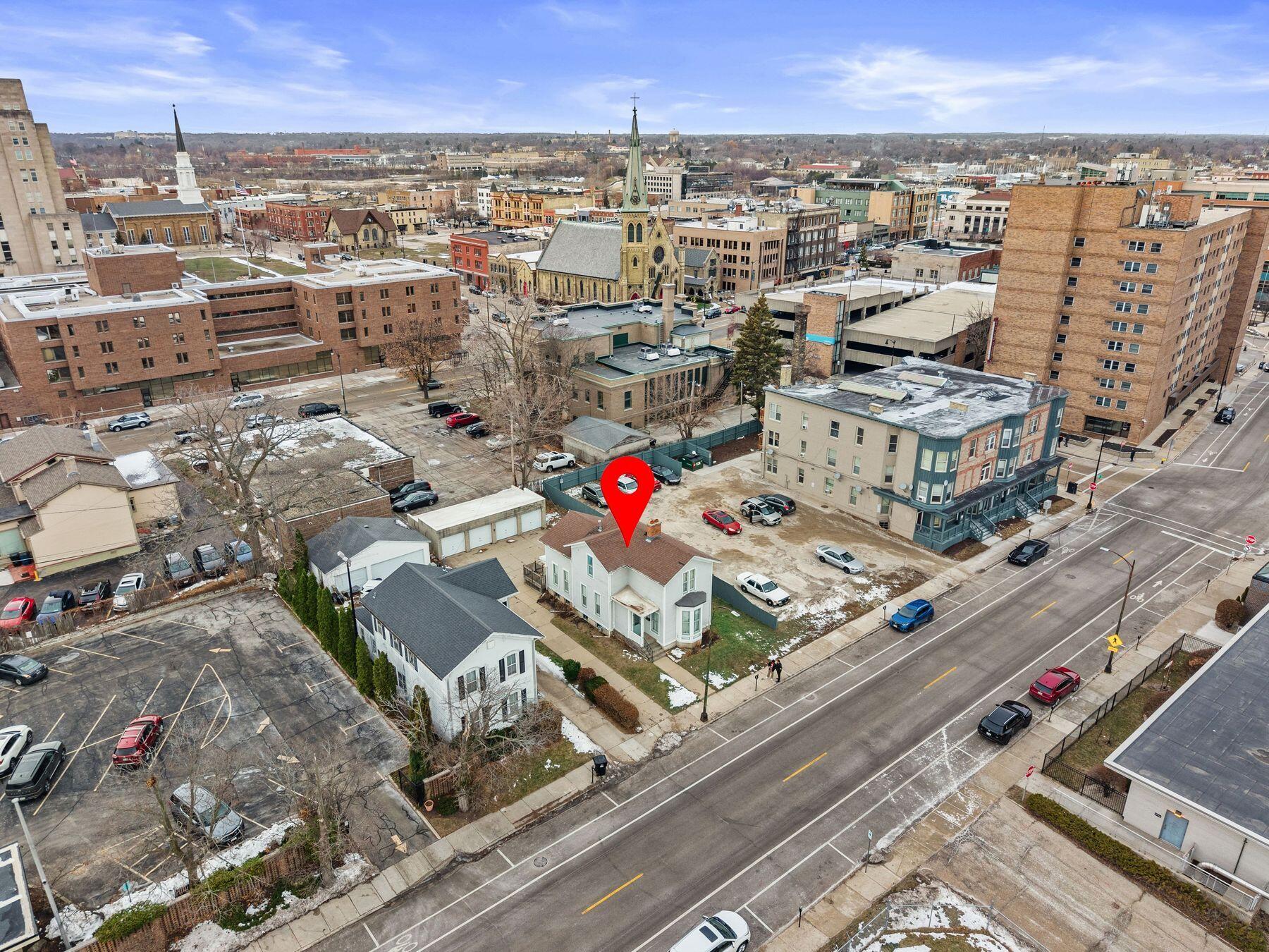 718 Lake Ave