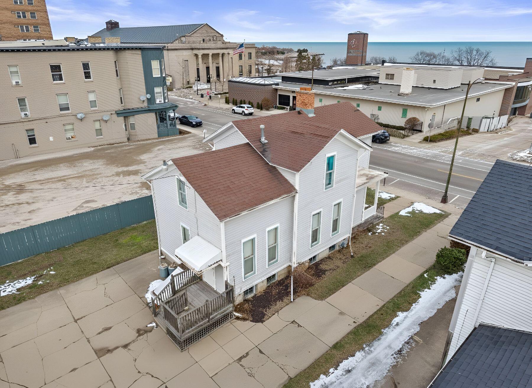 718 Lake Ave