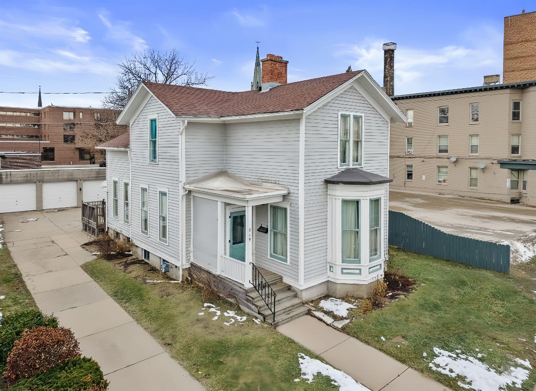 718 Lake Ave