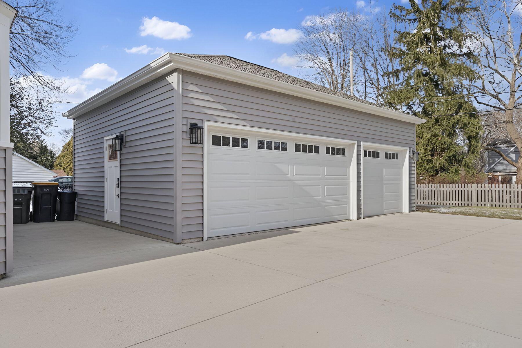 8140 Stickney Ave