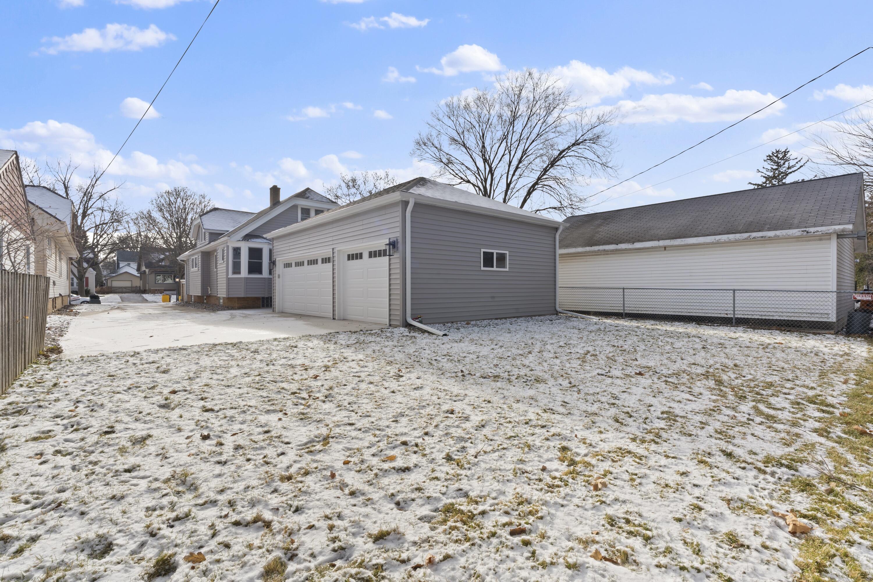 8140 Stickney Ave