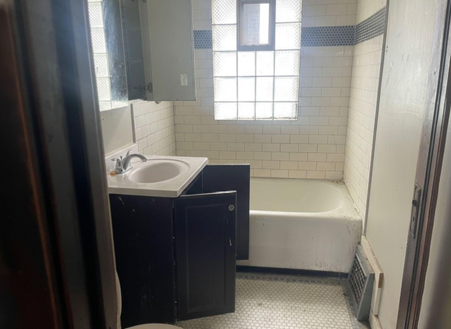 2576 51st St Unit: 2578