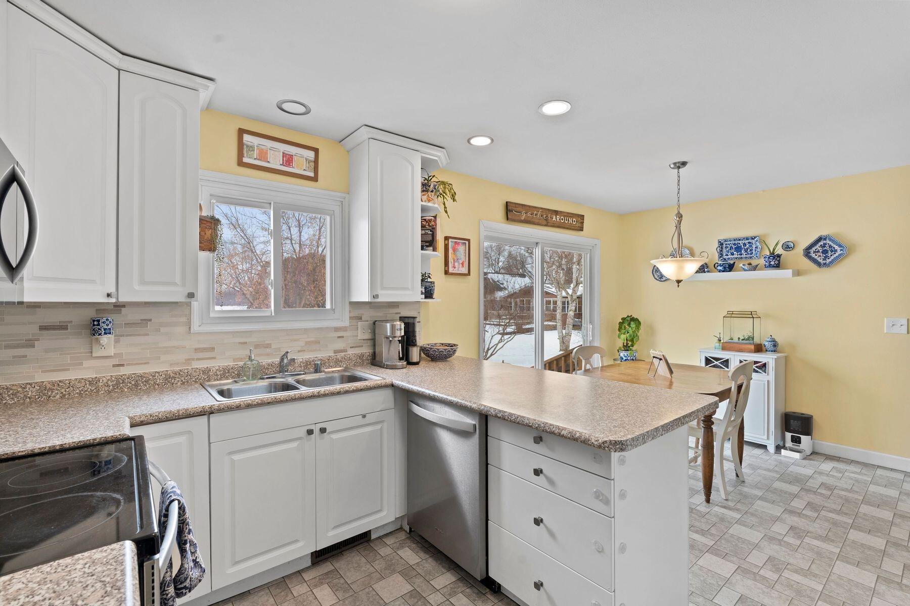 121 W Spaulding St