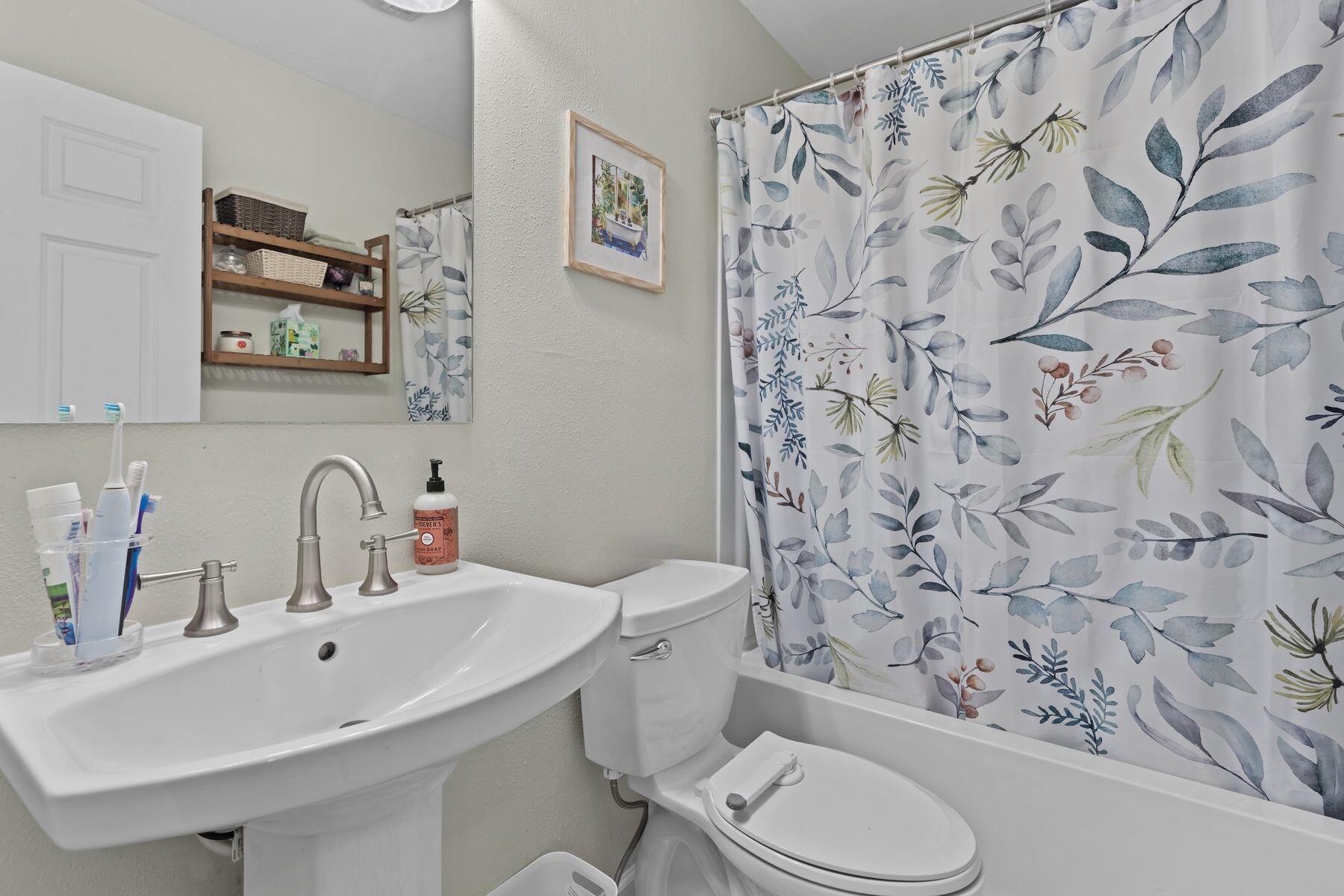 121 W Spaulding St