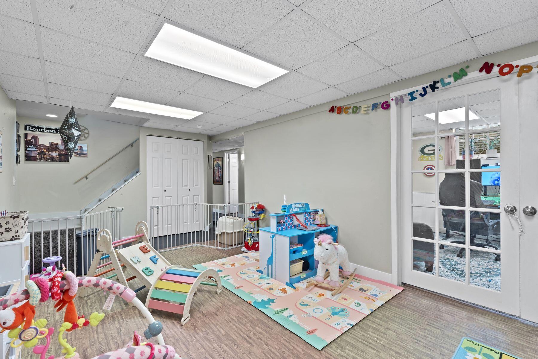 121 W Spaulding St