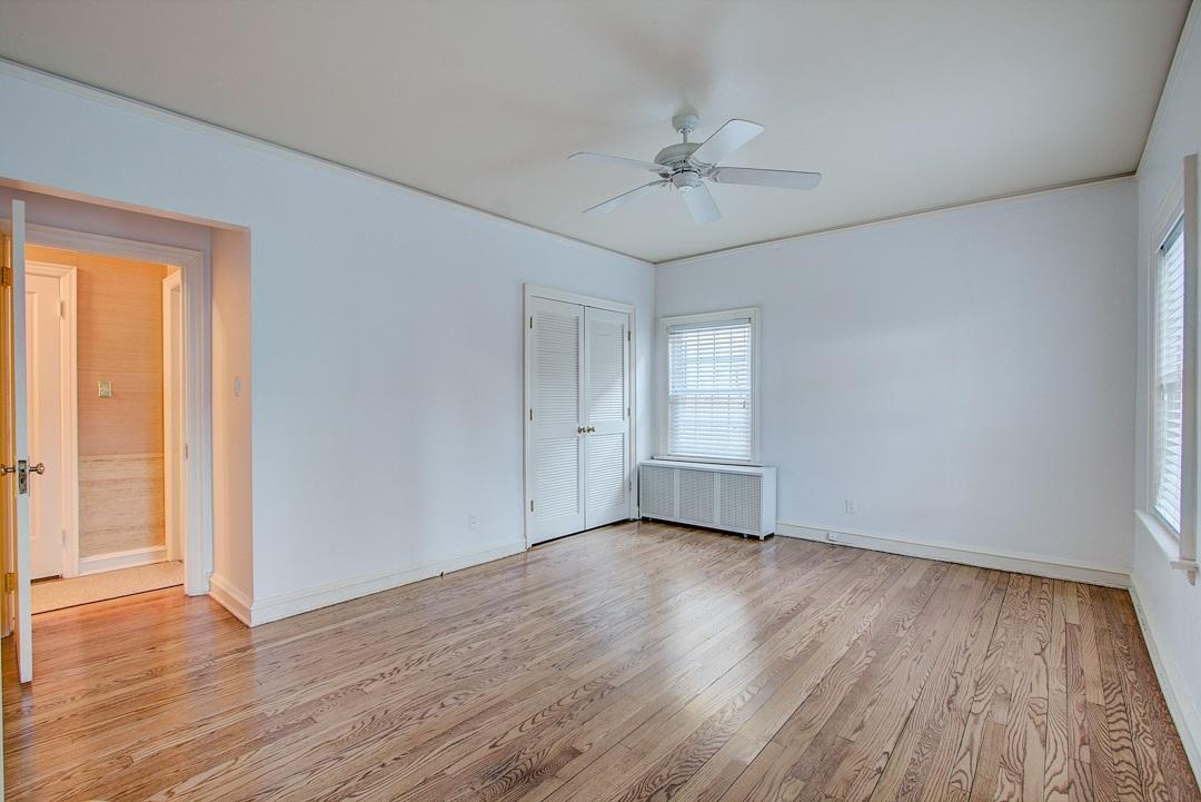 2225 E Woodstock Pl