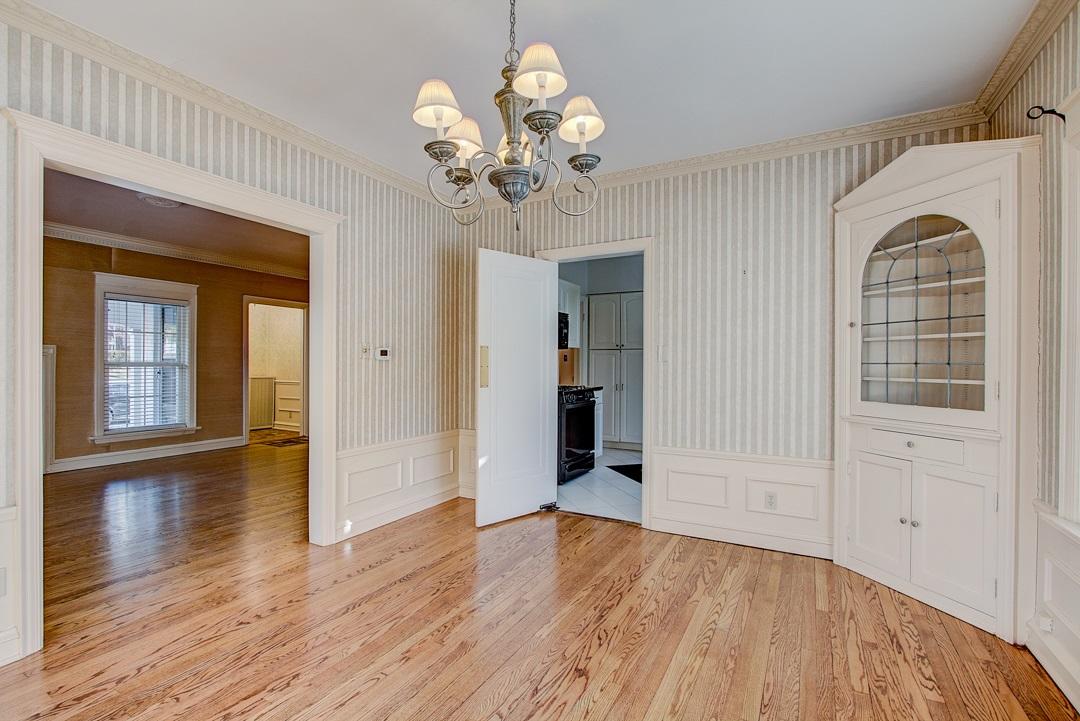 2225 E Woodstock Pl