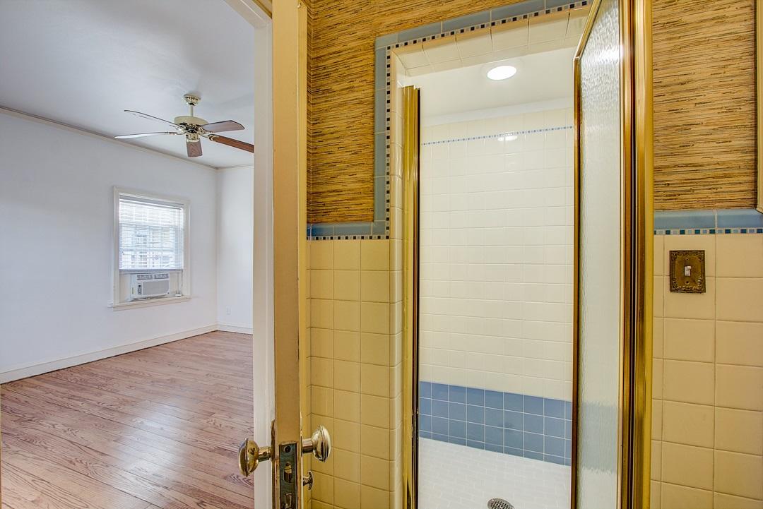 2225 E Woodstock Pl