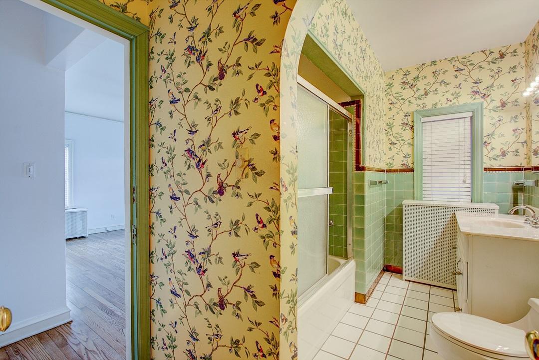 2225 E Woodstock Pl