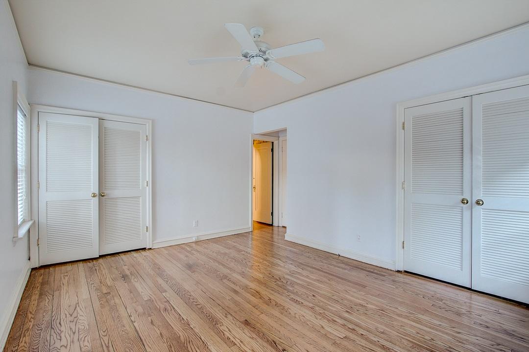 2225 E Woodstock Pl
