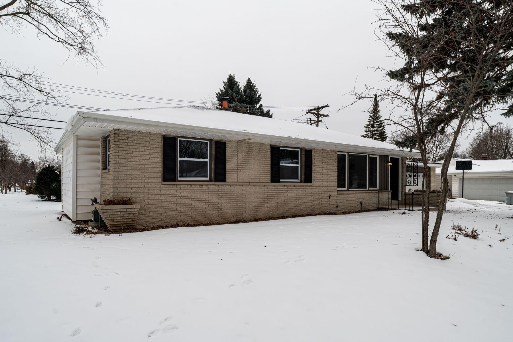 3401 W Wanda Ave