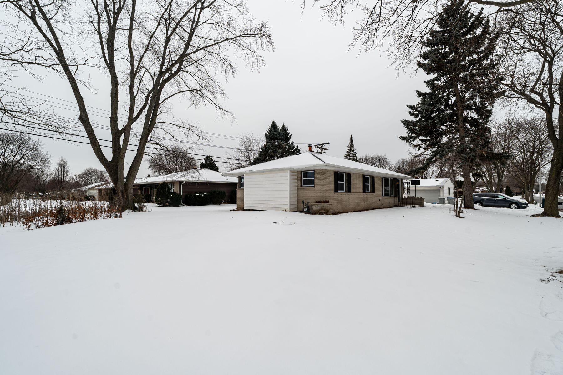 3401 W Wanda Ave