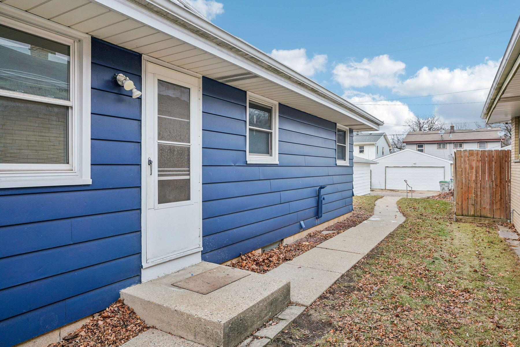 8610 W Potomac Ave