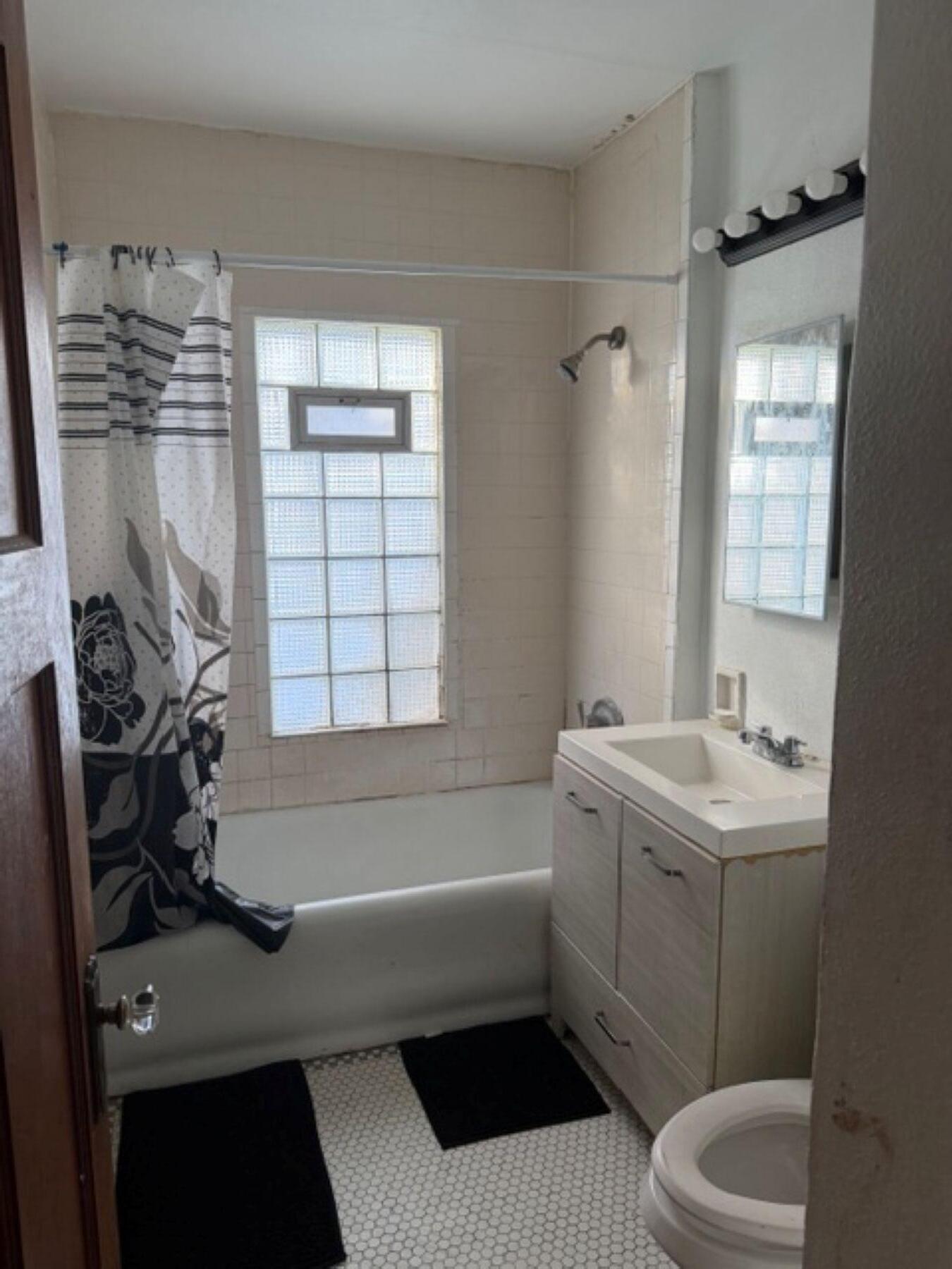 2844 N 50th St Unit: 2846