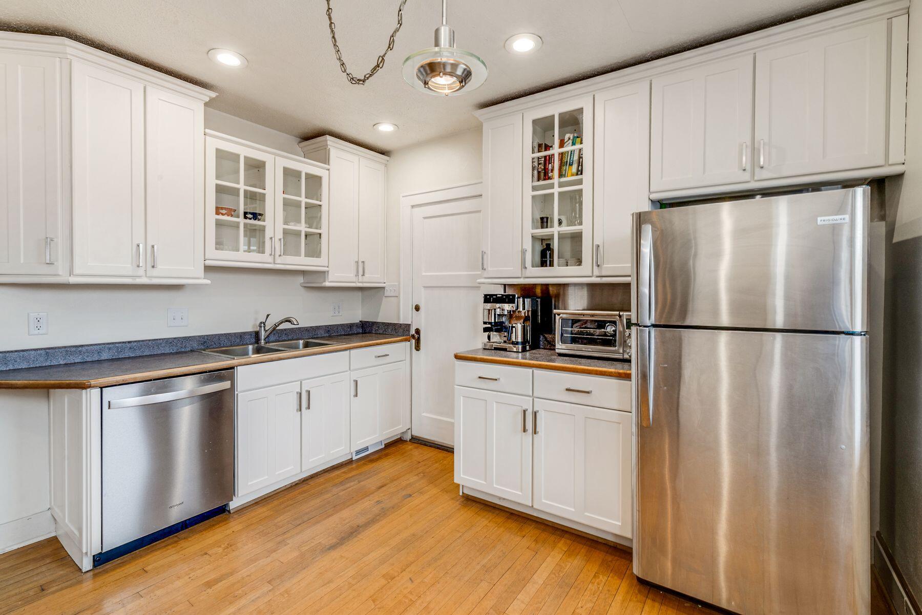 2220 E Bennett Ave Unit: 2222