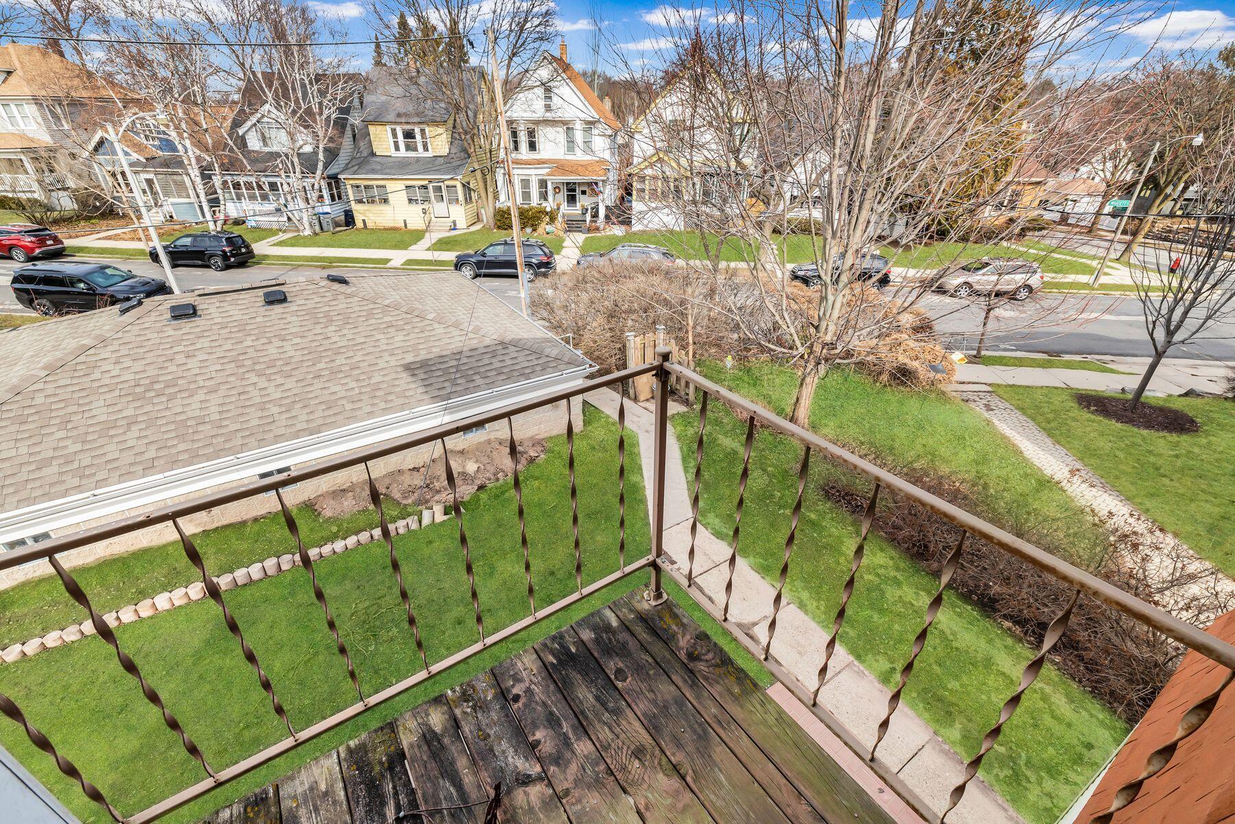 2220 E Bennett Ave Unit: 2222