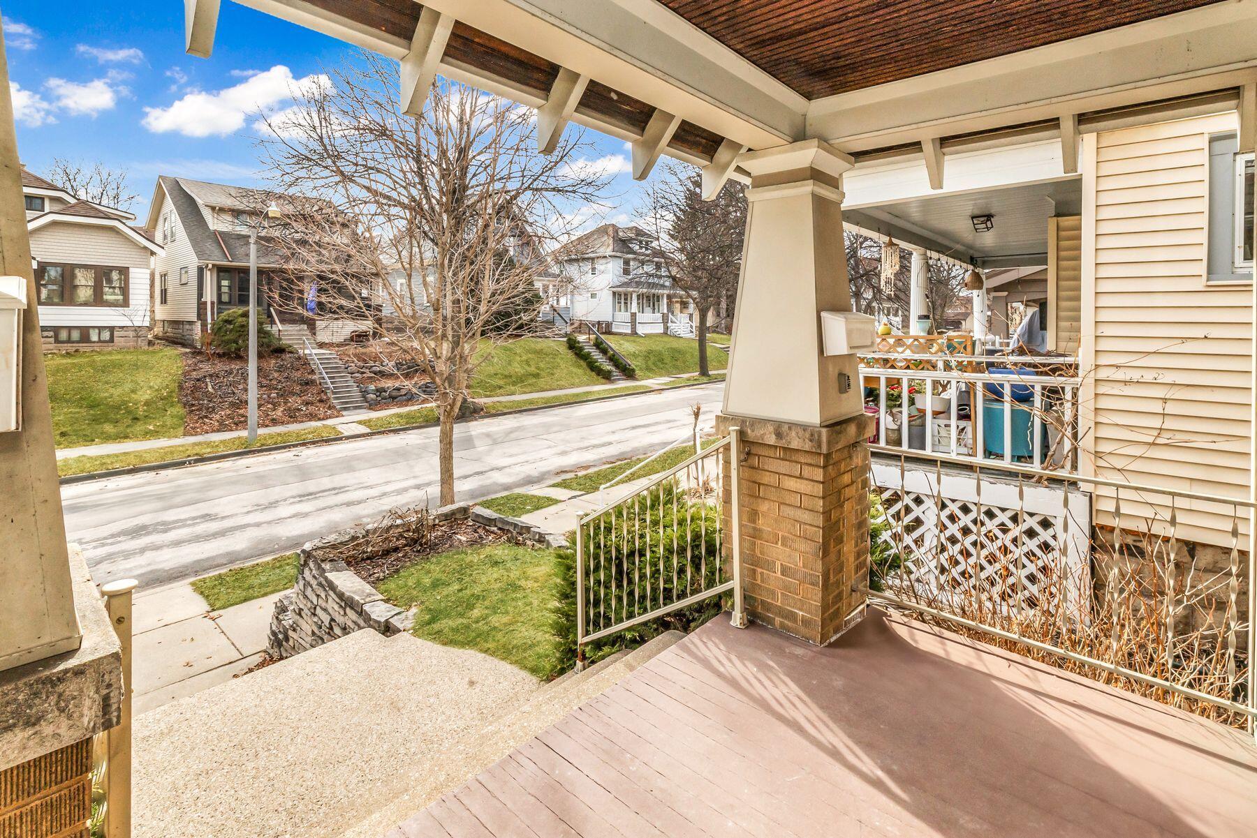 2220 E Bennett Ave Unit: 2222