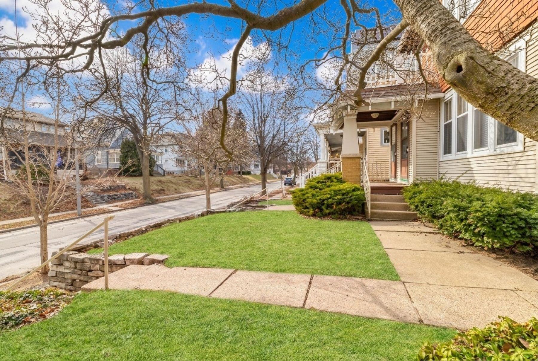 2220 E Bennett Ave Unit: 2222