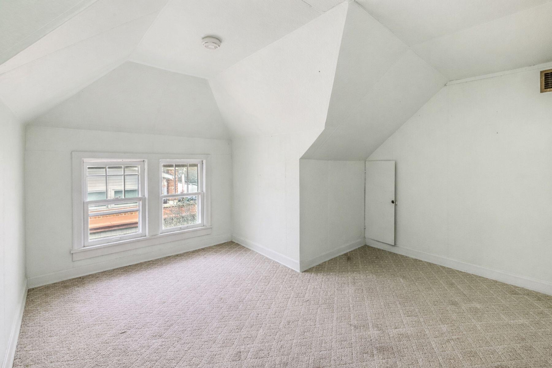 2220 E Bennett Ave Unit: 2222