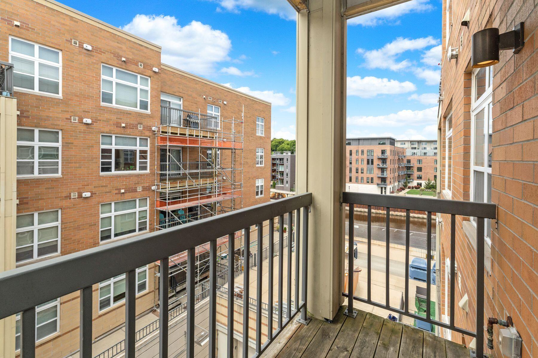 1925 N Water St Unit: 301