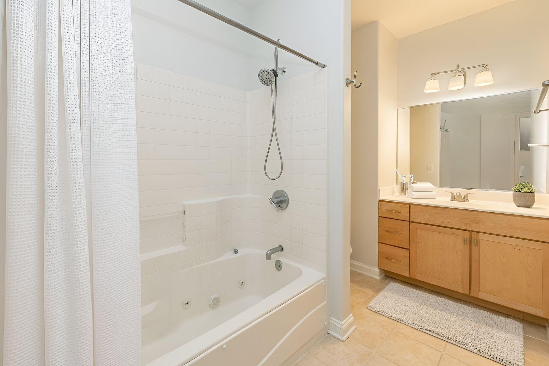 1925 N Water St Unit: 301