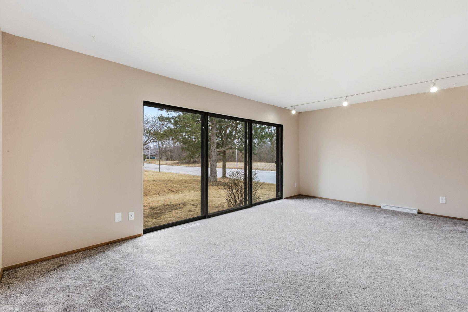 9156 N 70th St Unit: 5