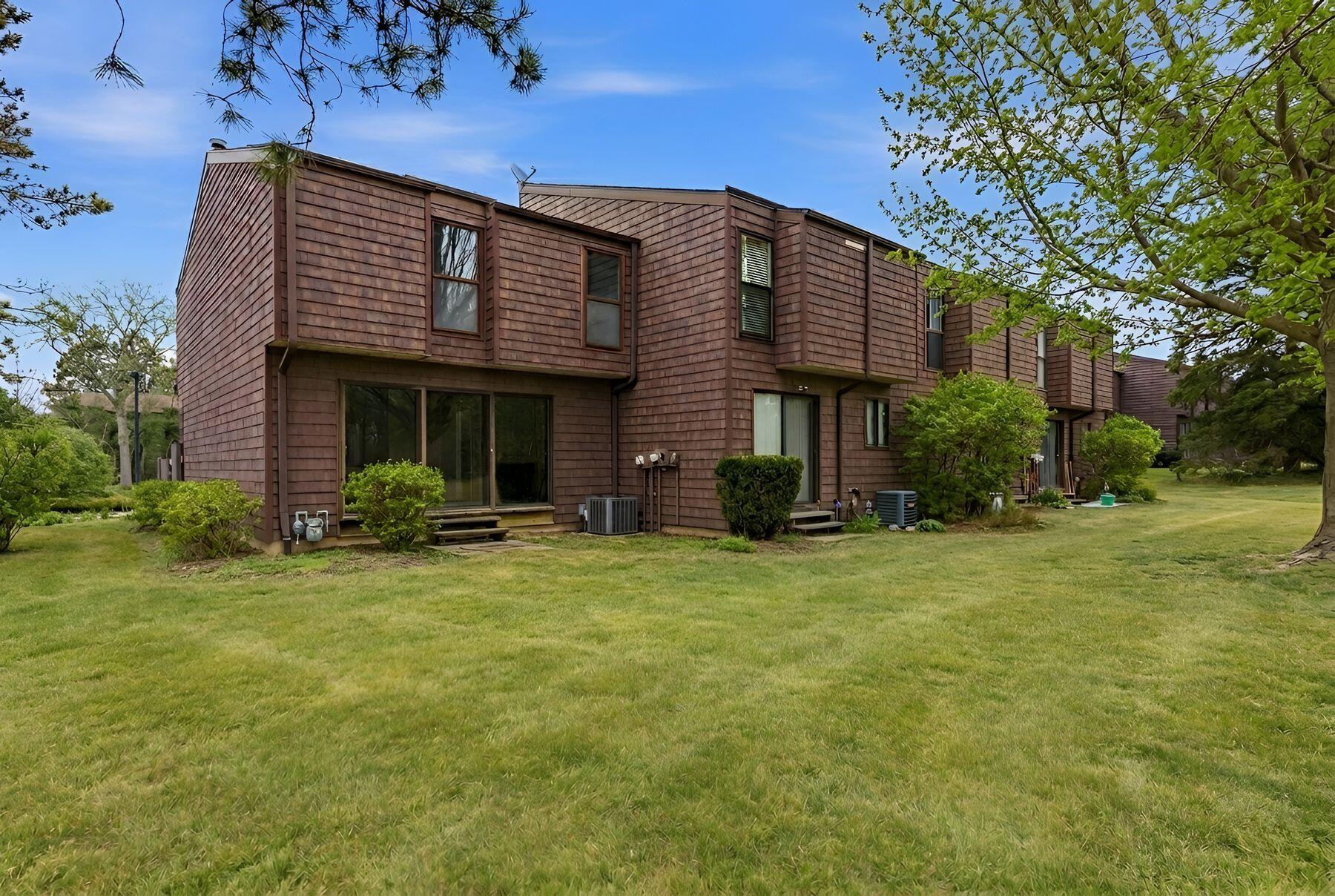 9156 N 70th St Unit: 5